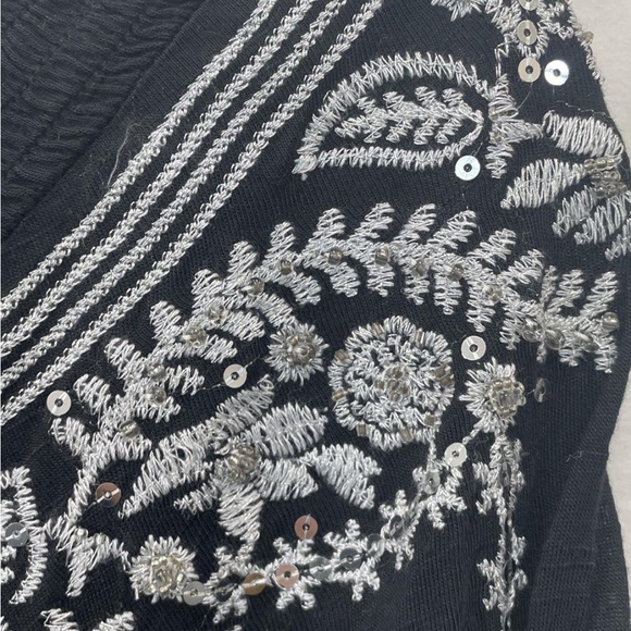 🫶Host Pick 🫶. NWT INC Black Top w/White Embroidery n Bling. Size M - Picture 5 of 7